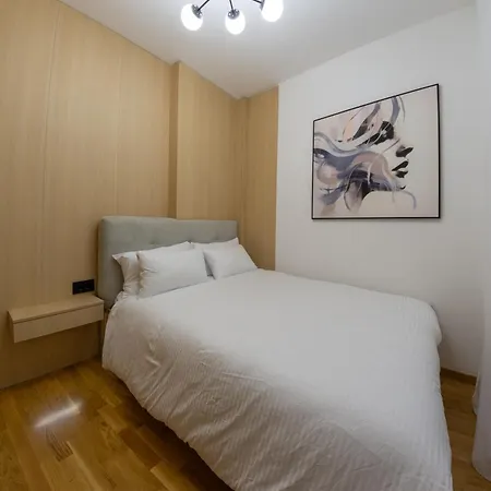 Lux Lazar דירה *