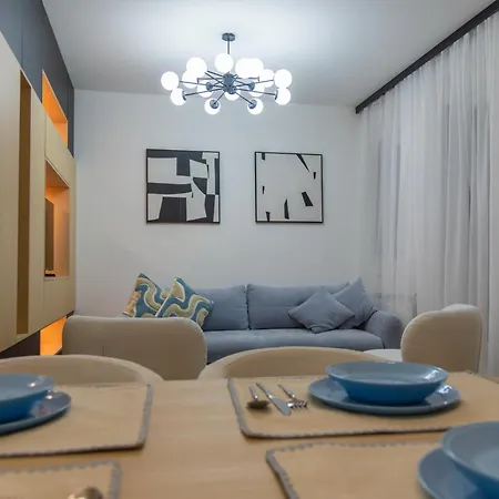 Lux Lazar דירה *