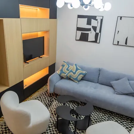 Lux Lazar דירה *